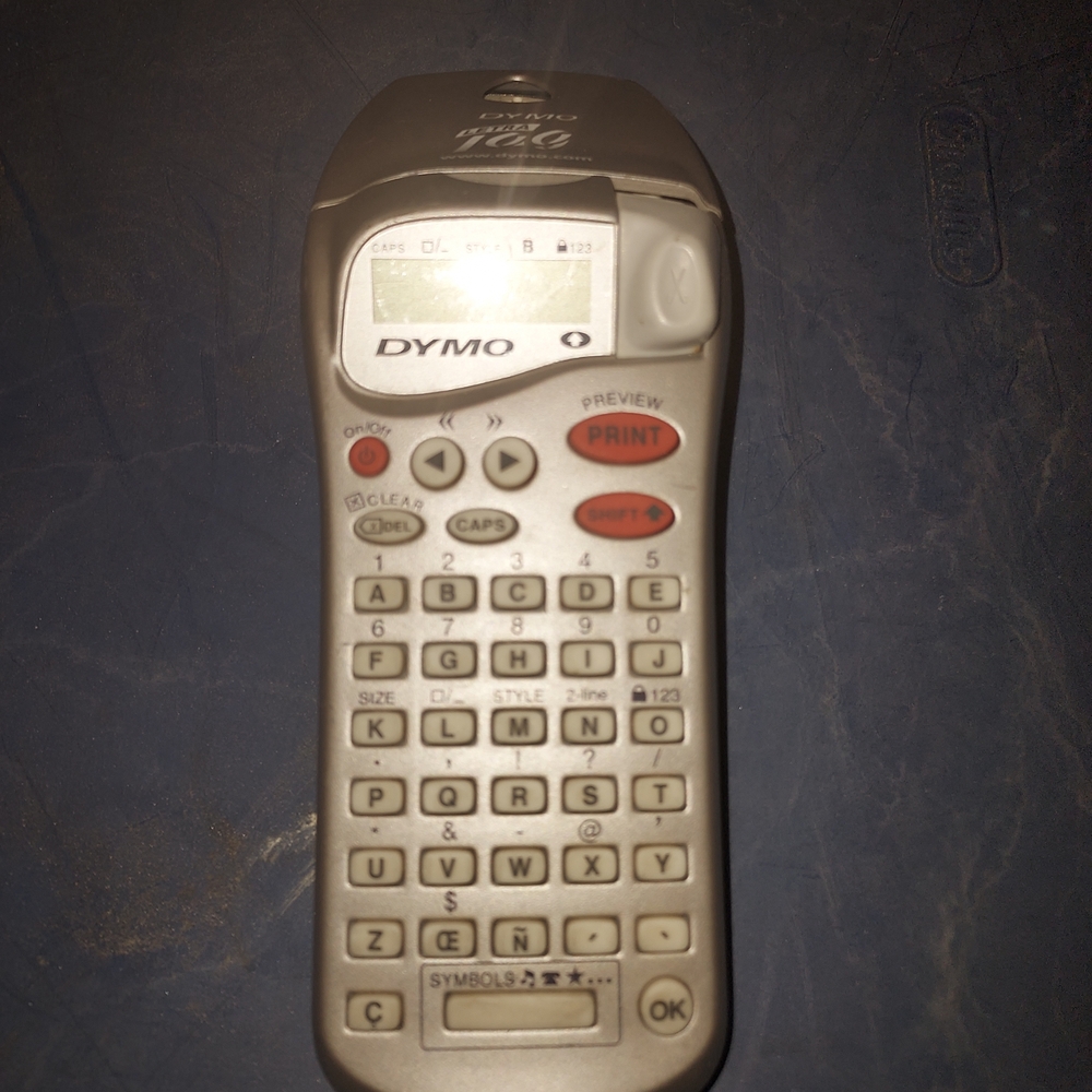 DYMO Silver Label Maker - Picture 2 of 6
